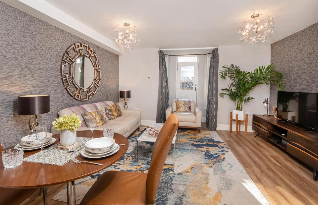 Apartemen 8 Blue Bridge- Elegant And Luxurious 1 Bedroom Apt- Free Parking