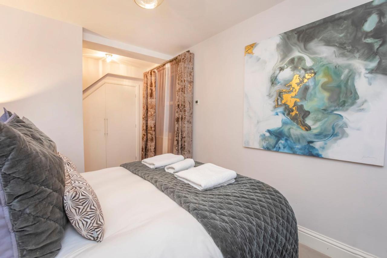 Apartemen 8 Blue Bridge- Elegant And Luxurious 1 Bedroom Apt- Free Parking