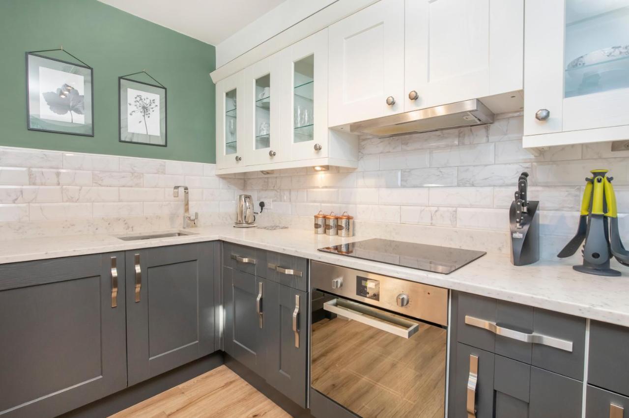 Apartemen 8 Blue Bridge- Elegant And Luxurious 1 Bedroom Apt- Free Parking