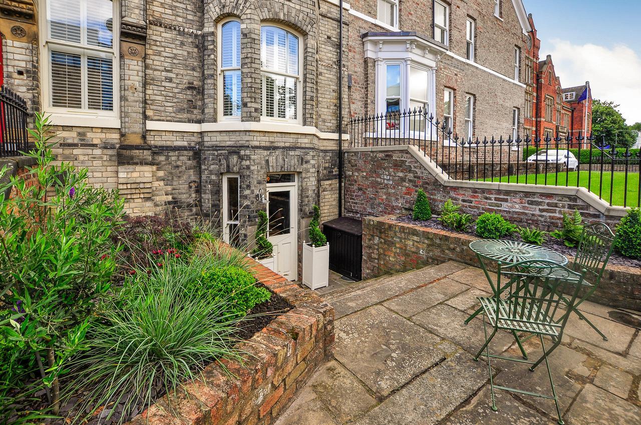 8 Blue Bridge- Elegant And Luxurious 1 Bedroom Apt- Free Parking Apartemen York